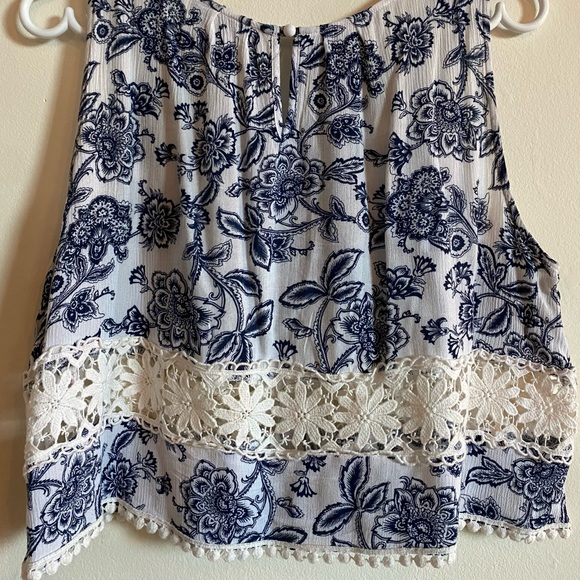 Flowy cropped top - Picture 4 of 4